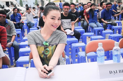 Đông đảo nghệ sĩ tham gia Chủ Nhật Đỏ tại TP.HCM - ảnh 7