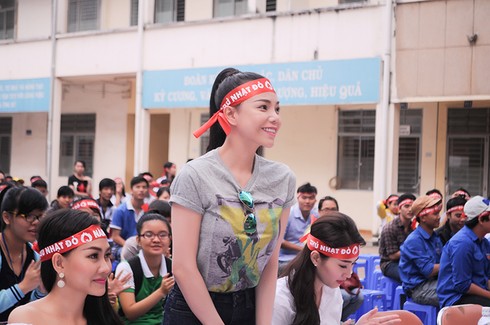 Đông đảo nghệ sĩ tham gia Chủ Nhật Đỏ tại TP.HCM - ảnh 12