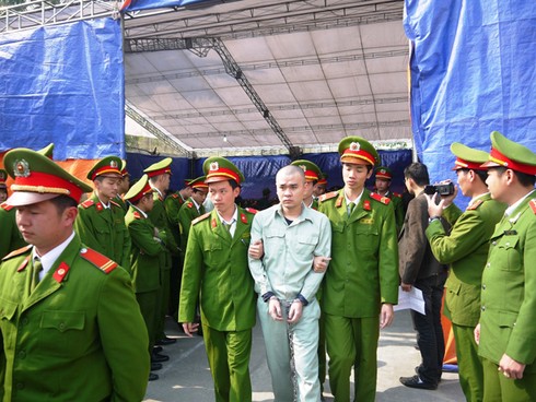 ẢNH: Khóc cười sau phiên tòa 30 án tử hình. - ảnh 13