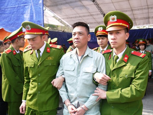 ẢNH: Khóc cười sau phiên tòa 30 án tử hình. - ảnh 12