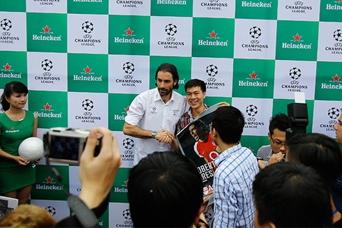 'Hỏa diệm sơn' đón danh thủ Robert Pires tại Hà Nội - ảnh 13