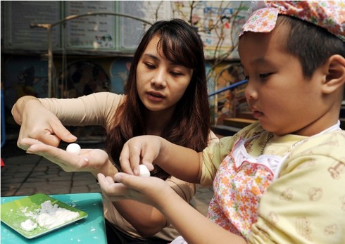 Ngắm con trẻ làm bánh đón Tết Hàn thực - ảnh 6