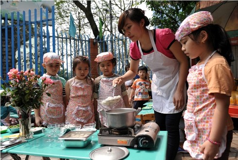 Ngắm con trẻ làm bánh đón Tết Hàn thực - ảnh 8