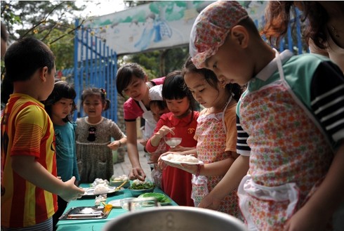 Ngắm con trẻ làm bánh đón Tết Hàn thực - ảnh 11