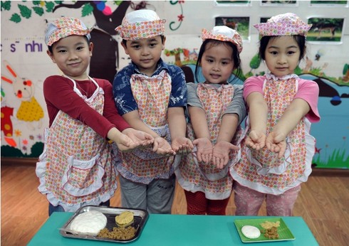 Ngắm con trẻ làm bánh đón Tết Hàn thực - ảnh 14