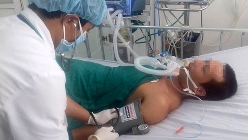Nam thanh niên dùng điện thoại  livestream cảnh treo cổ tự tử - ảnh 1