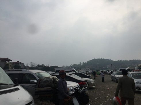 Hàng vạn người chen chân “vay tiền” ở Đền Bà Chúa Kho - ảnh 7