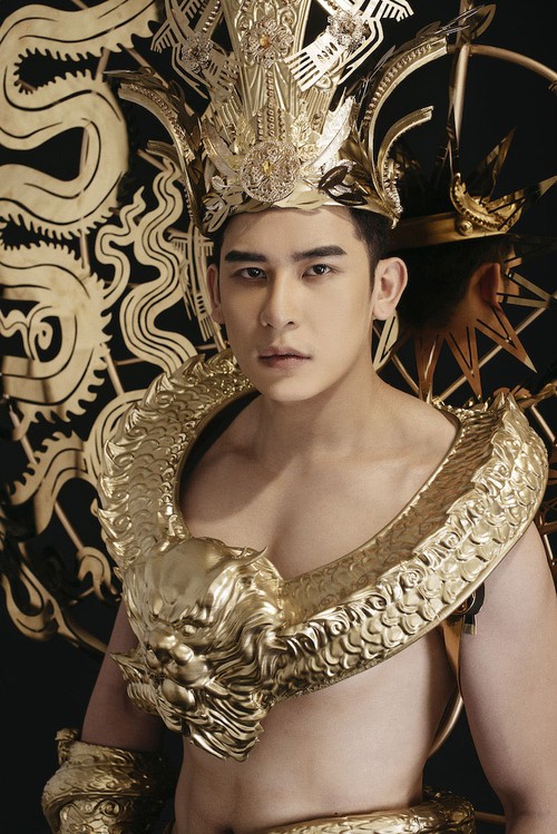 Minh Trung diện trang phục dát vàng nặng 40kg thi Mister International ảnh 1
