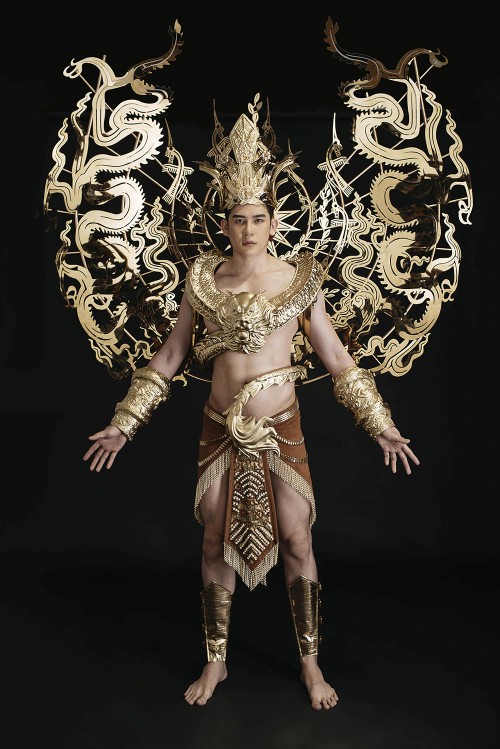 Minh Trung diện trang phục dát vàng nặng 40kg thi Mister International ảnh 3