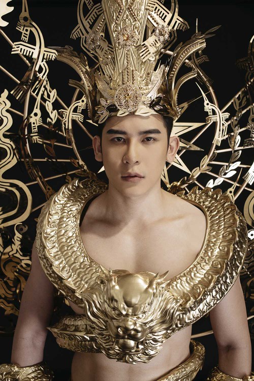 Minh Trung diện trang phục dát vàng nặng 40kg thi Mister International ảnh 5