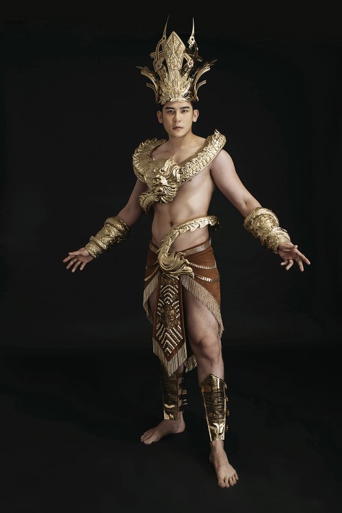 Minh Trung diện trang phục dát vàng nặng 40kg thi Mister International ảnh 6