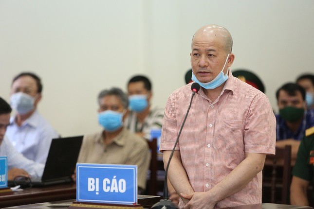 Cảnh sát áp giải cựu Bộ trưởng Đinh La Thăng cùng 18 bị cáo vào tòa ảnh 4