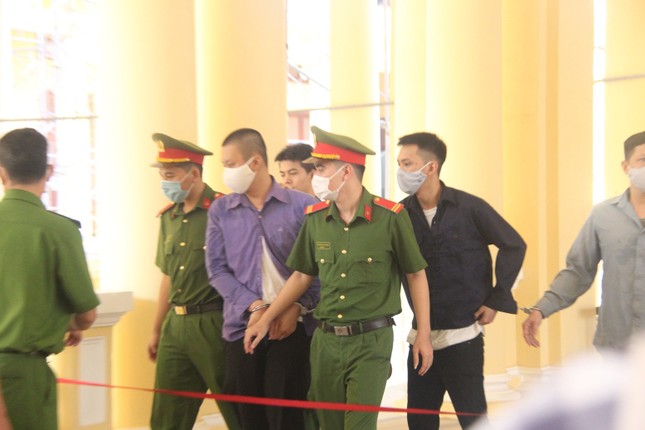 Kẻ nổ súng bắn 7 người thương vong đã cầm cự thế nào trong 14 ngày lẩn trốn? ảnh 1