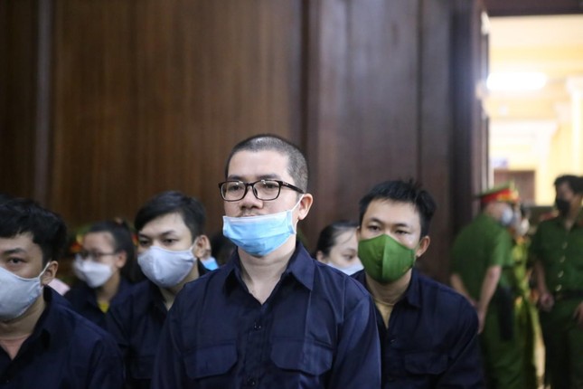 Cơ quan chức năng trả 82 tỷ đồng thu được của vợ chồng ‘siêu lừa’ Nguyễn Thái Luyện cho bị hại ảnh 2