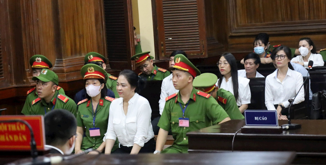 Bốn bị cáo trong vụ bà Nguyễn Phương Hằng xin giảm nhẹ hình phạt ảnh 1