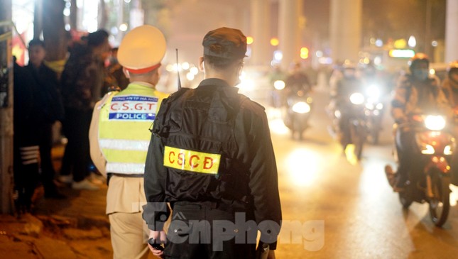 Vi phạm nồng độ cồn ở mức 'khủng', người đàn ông ngậm ngùi... bắt taxi về ảnh 3