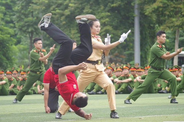 Gần 500 cán bộ, chiến sĩ Công an Hà Nội ‘trổ tài’ tại hội thi võ thuật ảnh 6