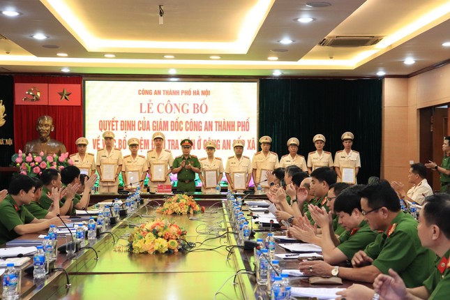 Hà Nội: Công bố quyết định bổ nhiệm chức danh tố tụng cho 332 lãnh đạo công an cấp xã ảnh 1