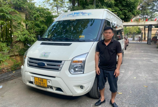 Bị giữ giấy phép lái xe, nam tài xế lên mạng đặt làm giả để tiếp tục hành nghề chở khách ảnh 1
