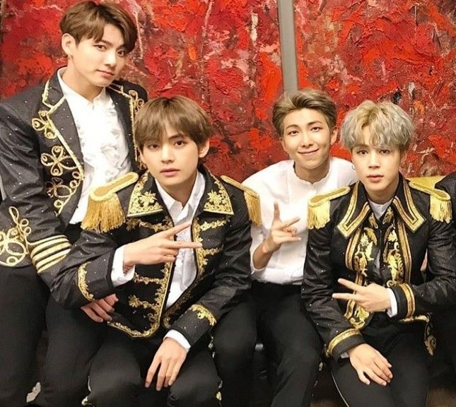 4 thành viên BTS nhập ngũ cùng lúc ảnh 1