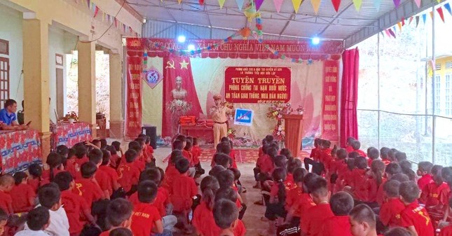 Câu lạc bộ 'Phòng chống mua bán người': Ngăn tội phạm, tuyên truyền bình đẳng giới ảnh 5