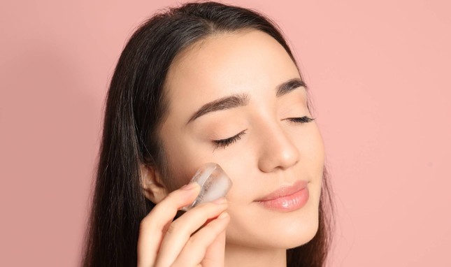 Bỏ túi 5 tuyệt chiêu make-up nhanh gọn, lâu trôi khi du lịch Hè ảnh 1