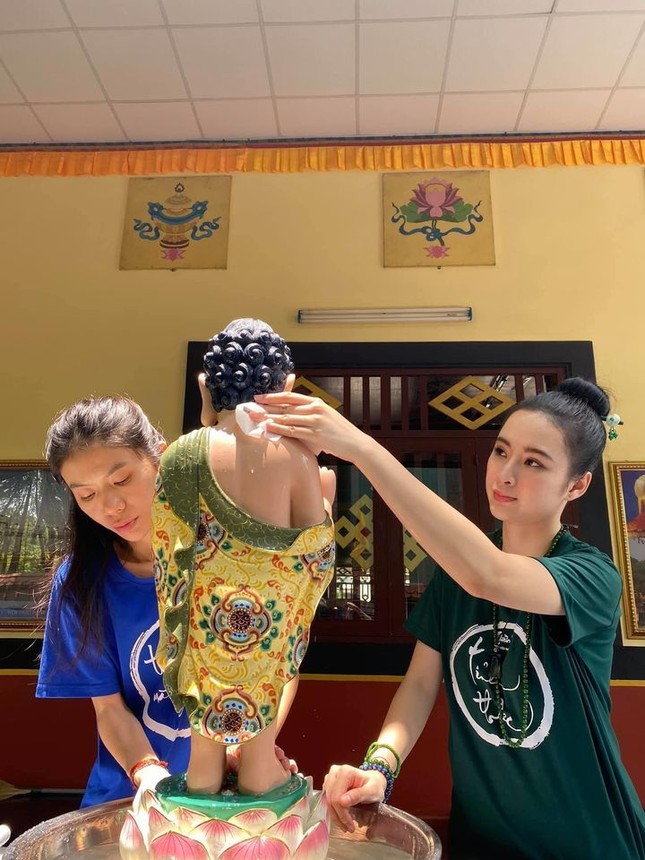Noo Phước Thịnh “thả thính” cực mạnh, Ngọc Trinh “bắt trend” chẳng kém ai ảnh 17