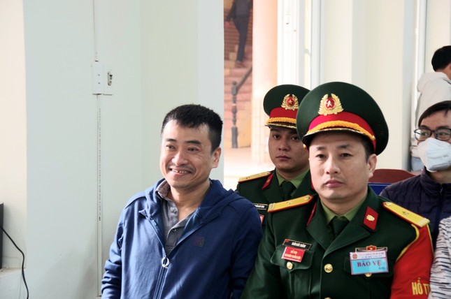 Tổng Giám đốc Việt Á Phan Quốc Việt nêu 'công trạng' chống dịch tại tòa ảnh 1