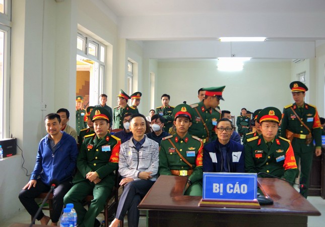 Tổng Giám đốc Việt Á Phan Quốc Việt nêu 'công trạng' chống dịch tại tòa ảnh 2