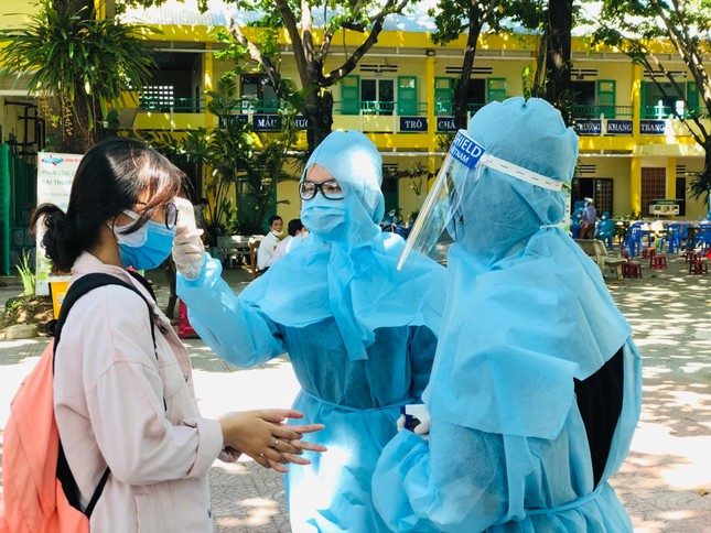 Sinh viên Đà Nẵng tiếp sức thí sinh THPT giữa mùa dịch COVID-19 ảnh 2