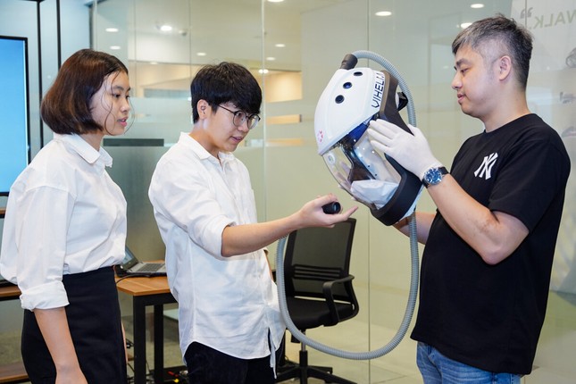 Mũ ngăn ngừa COVID-19 của hai học sinh Việt Nam vào Top 10 ICAN 2020 ảnh 1