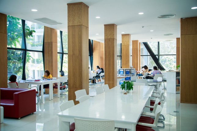 Thư viện “đẹp nhất Việt Nam” ở trường ĐH Công nghiệp Thực phẩm TP. HCM. ảnh 6