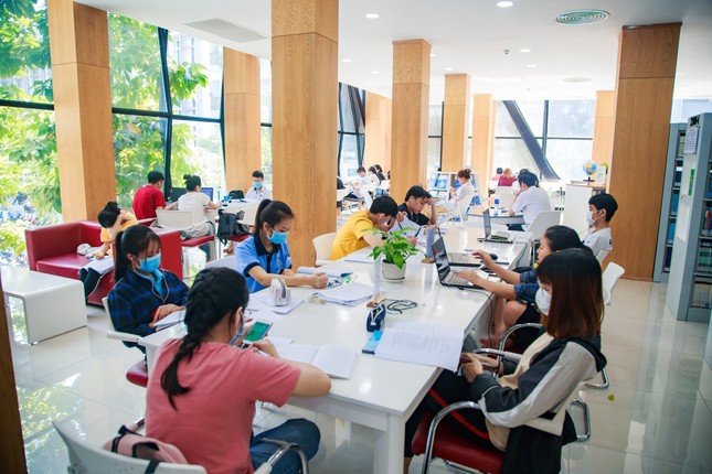 Thư viện “đẹp nhất Việt Nam” ở trường ĐH Công nghiệp Thực phẩm TP. HCM. ảnh 9