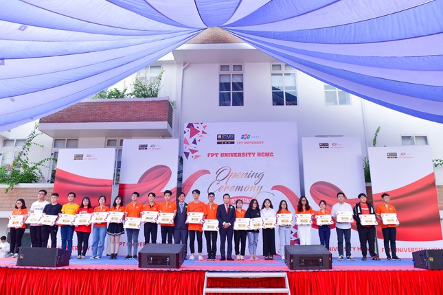 Trường ĐH FPT khai giảng năm học 2020 - 2021 ảnh 2