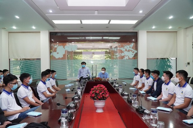 Vừa tốt nghiệp, 24 sinh viên trường ĐH Bách khoa (ĐH Đà Nẵng) thành sĩ quan dự bị ảnh 1