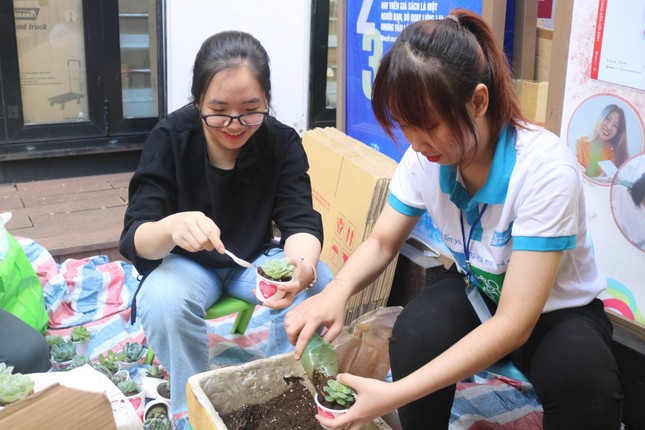 Tri thức cho đi, màu xanh nhận về ảnh 3