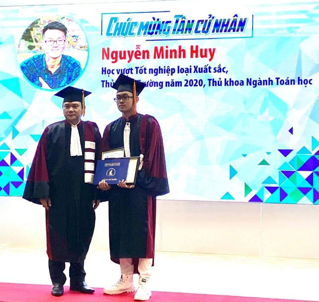 Thủ khoa “hai đầu” ở trường ĐH KHTN (ĐHQG TP. HCM) và bài tâm sự cảm động ngày tốt nghiệp ảnh 1