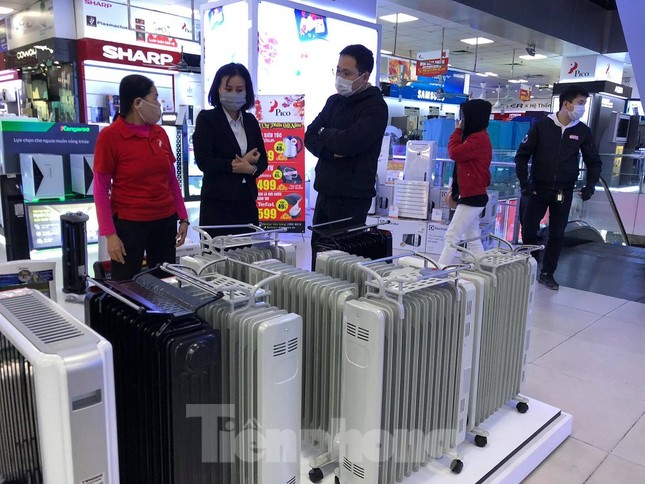 Thị trường thiết bị sưởi 'ấm lên' trong ngày giá rét ảnh 4