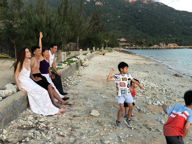 Hồ Ngọc Hà và Kim Lý 'đưa nhau đi trốn' ở Nha Trang ảnh 3