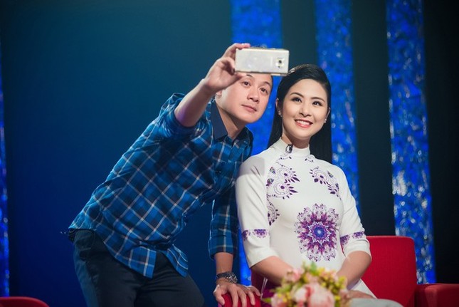 Những Hoa hậu, Á hậu 'dấn thân' nghề báo ảnh 2