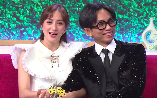 Showbiz 26/6: Đông Nhi tiết lộ lý do và cát-xê đi diễn khi bầu 5 tháng ảnh 4