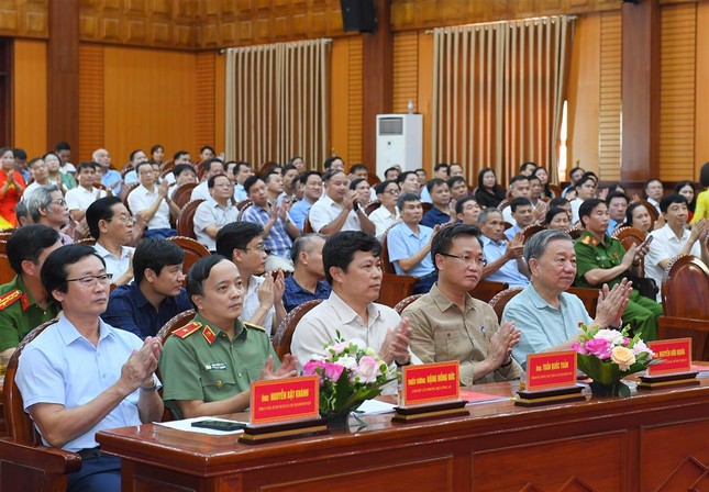 Nhiều câu hỏi của cử tri huyện Văn Lâm, tỉnh Hưng Yên được Đại tướng Tô Lâm giải đáp cụ thể ảnh 1