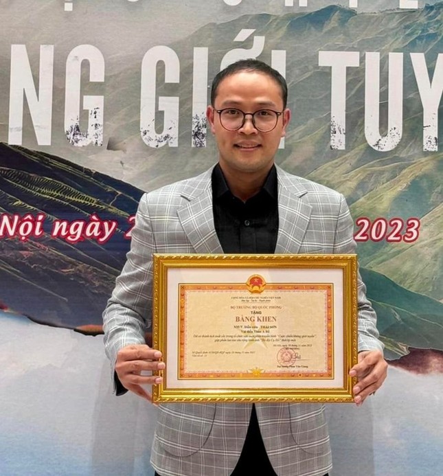 Dàn sao ‘Cuộc chiến không giới tuyến’ được trao tặng bằng khen ảnh 6