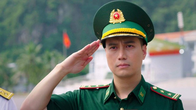 Dàn sao ‘Cuộc chiến không giới tuyến’ được trao tặng bằng khen ảnh 3