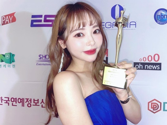 Showbiz 1/12: Diễn viên Vân Trang quảng cáo lố ảnh 5
