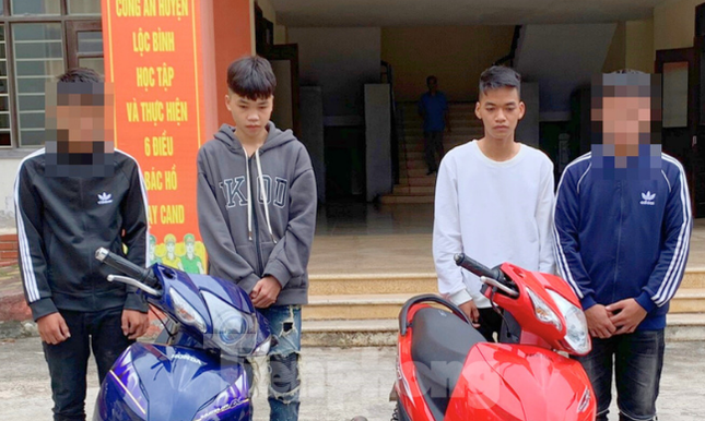 Khởi tố nhóm thanh thiếu niên 'thông chốt' và thách thức cảnh sát ảnh 1