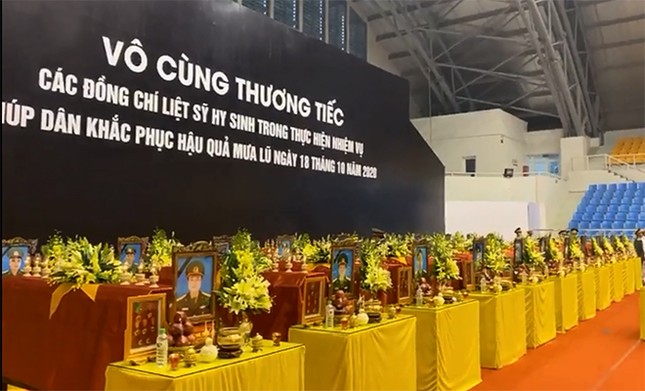 Rưng rưng lễ tang 22 chiến sĩ hy sinh tại Quảng Trị ảnh 4