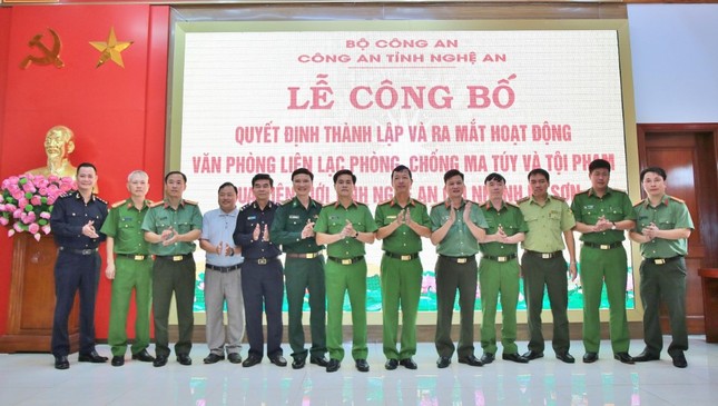 Ra mắt văn phòng liên lạc phòng, chống ma tuý và tội phạm qua biên giới giữa hai tỉnh Nghệ An và Xiêng Khoảng ảnh 3