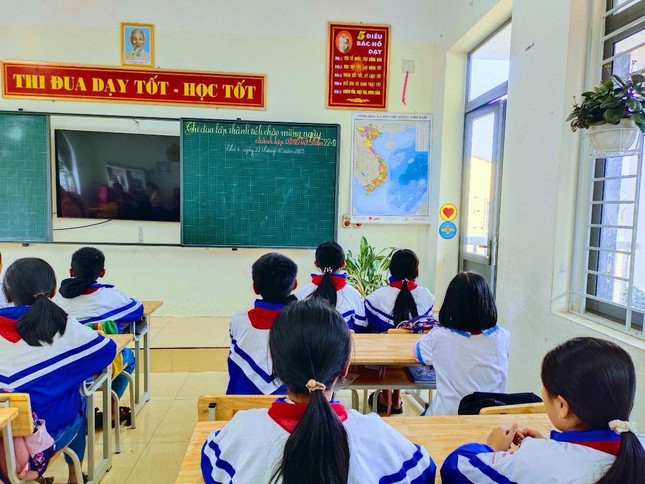 Tuổi trẻ Hà Tĩnh treo gần 1.000 bản đồ 'Tự hào một dải non sông' ảnh 4