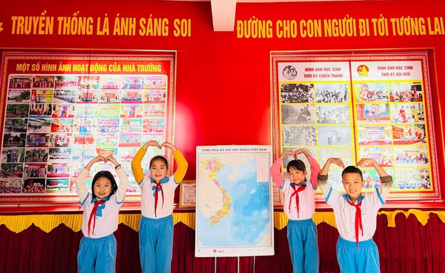 Tuổi trẻ Hà Tĩnh treo gần 1.000 bản đồ 'Tự hào một dải non sông' ảnh 2